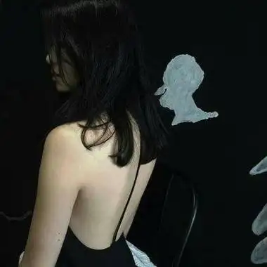 彻底绝望的头像压抑女