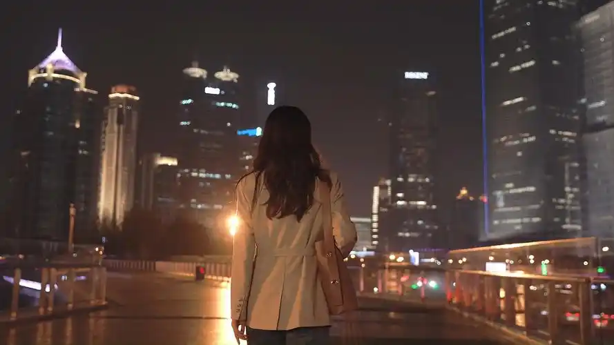 【空镜素材】citywalk/各种路人/行人背影/海边漫步