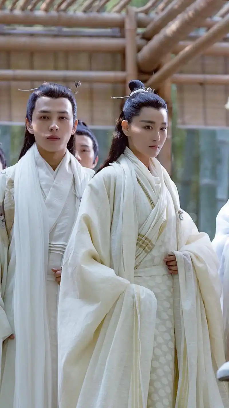 被大家各种吐槽的《凤囚凰》终于开播,可这收视率却让人很吃惊