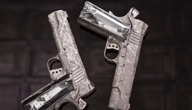 全球最贵枪械萨达姆黄金ak仅第3第1中国造1500万一把