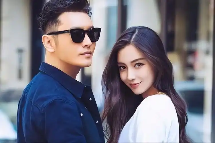 黄晓明被曝摸新女友屁股,浪漫约会同居,女方曾和baby合照长很像