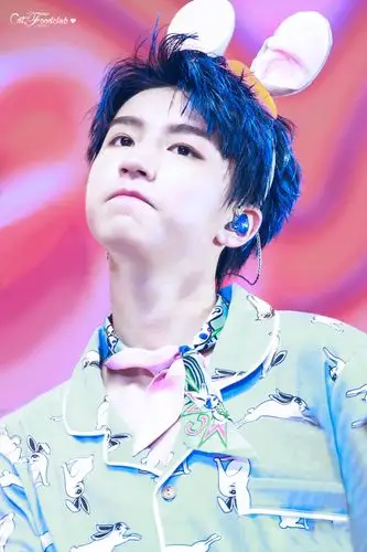 星辰可爱全部寄予你 能否换来小兔一瞬温柔的眸光甜蜜@tfboys-王俊凯