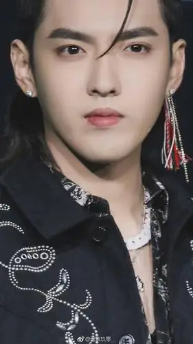 吴亦凡 kris 男头像壁纸 明星制作人 综艺男神 美男帅哥 气质素颜照