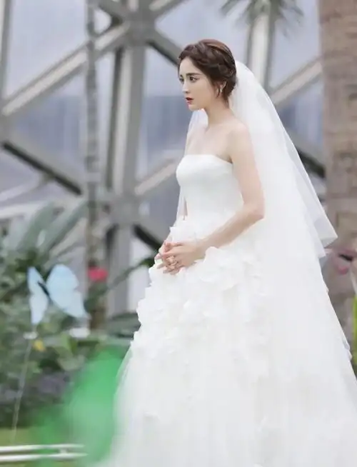 18位女明星婚纱照有没有惊艳到你呢你最喜欢谁的婚纱照呢