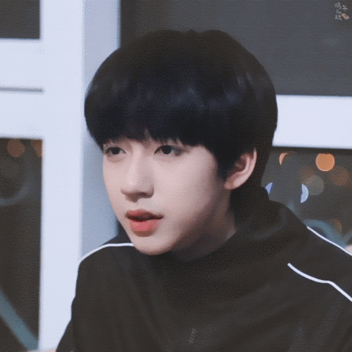 看完合作舞台来看看时代少年团贺峻霖绝美上班图吧