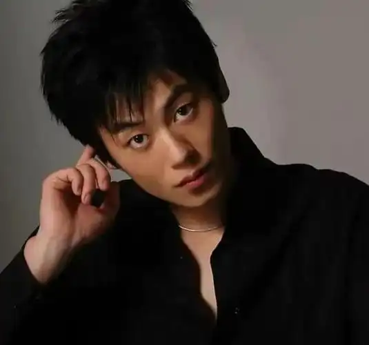 朱亚文错过初恋后独宠沈佳妮12年我的荷尔蒙只对老婆释放