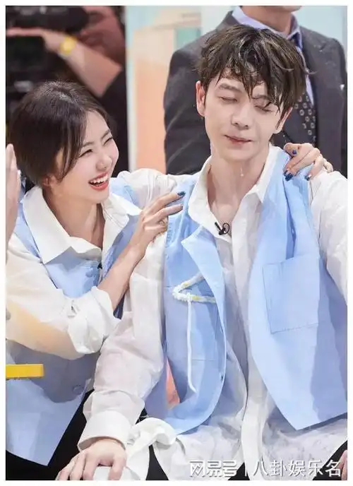 王栎鑫与谭松韵携手重现cp谁的dna受到感动
