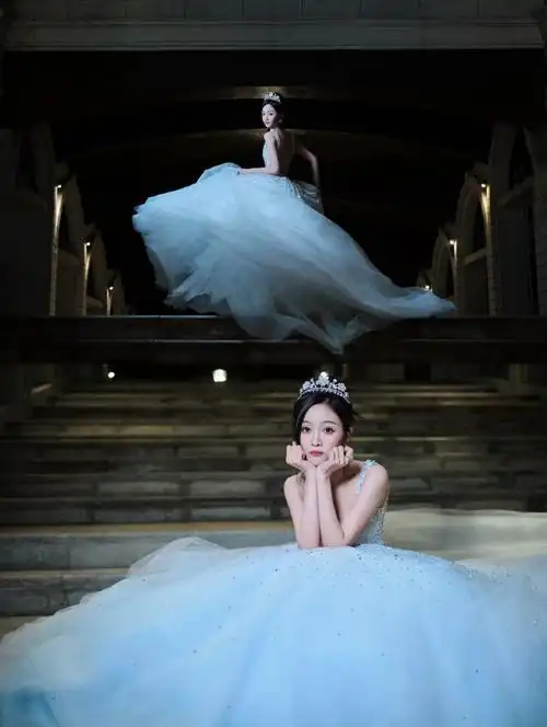 吴宣仪公主请走红毯##吴宣仪白色婚纱裙