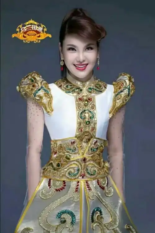 乌兰图雅新写真