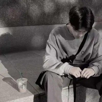 qq头像男生低头高清帅气的低头男生头像图片