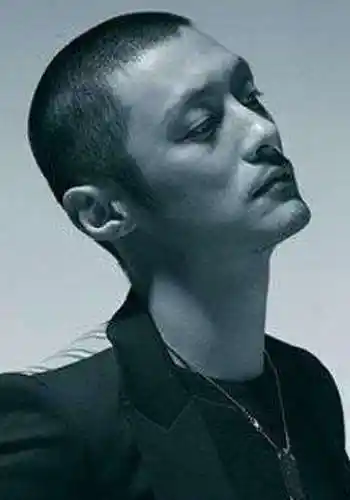 美容 明星发型 余文乐发 >详情   红毯上的余文乐爽朗的圆头发型,加