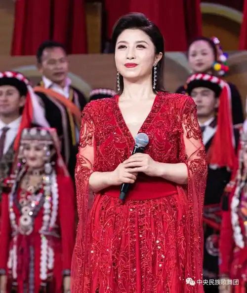 刘媛媛(苗族,中央民族歌舞团女高音歌唱家)