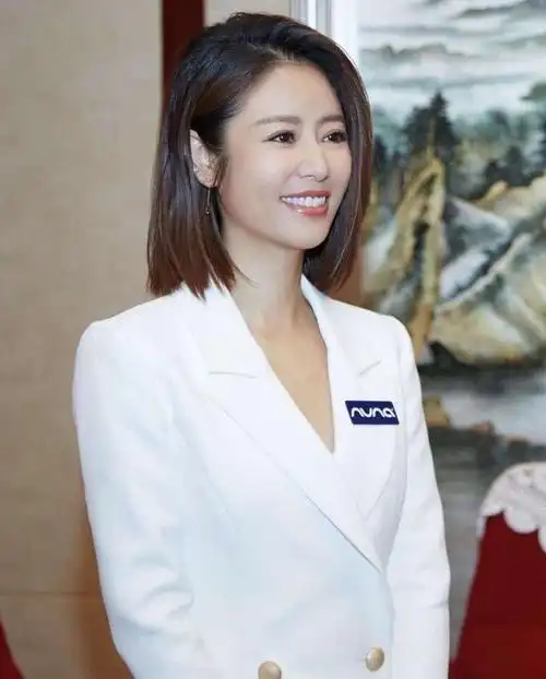 林心如罕见换新发型翻车超短发强凹鬼马范狗啃刘海太拉低颜值