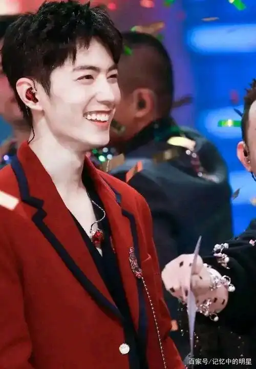 肖战治愈系笑容太甜了!