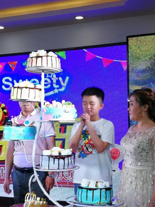 杨濮瑞十二岁生日庆典,相聚在昆区塞上府大酒店,2019年6月7日(农历