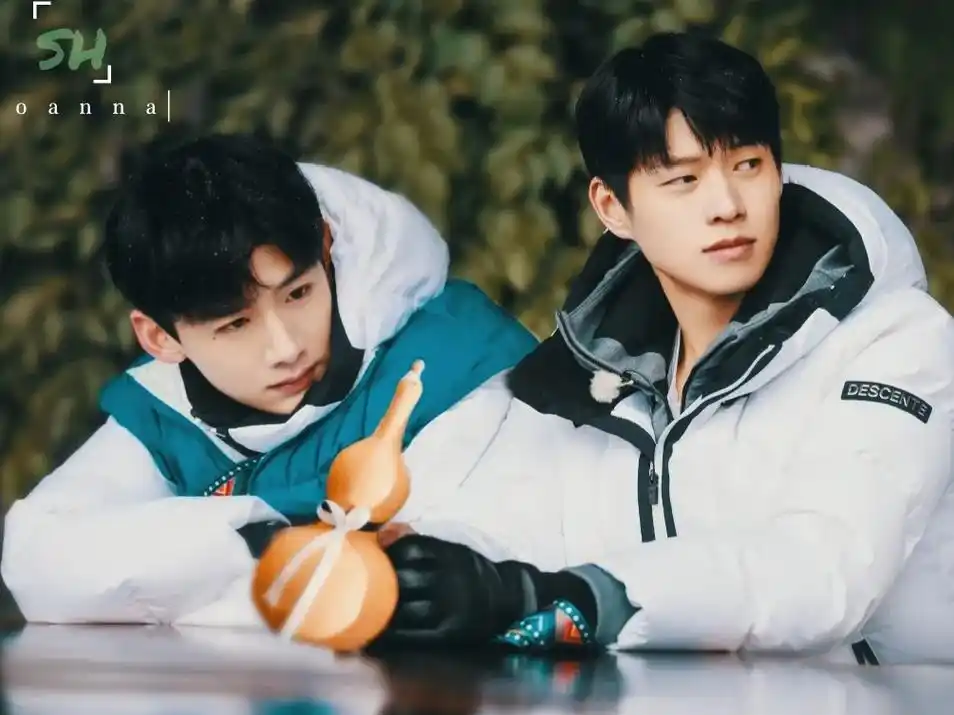 "山花cp"顶峰相见!白敬亭魏大勋合体录综艺,魏大勋衣服成亮点