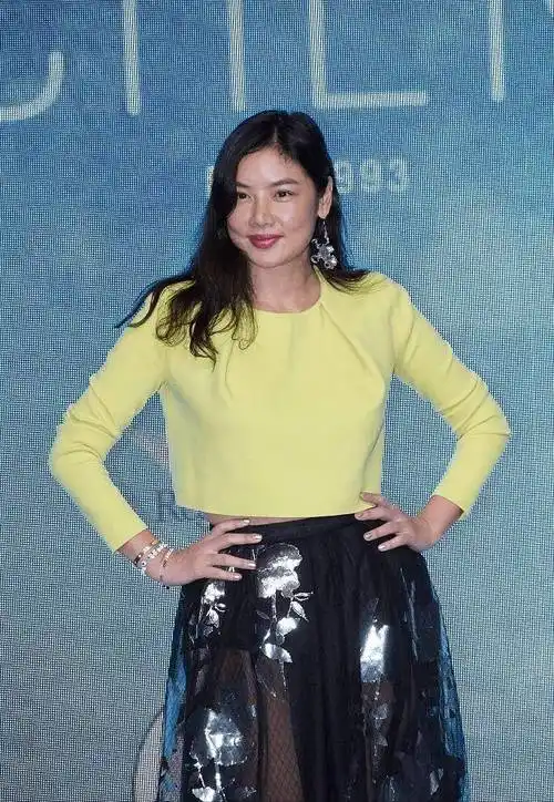 她28岁时嫁给了42岁天王,4年榨干丈夫7亿家产,现如今却胖成球_乐基儿