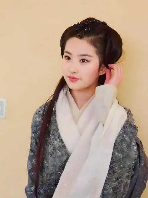 刘亦菲的赵灵儿造型,时隔多年再去看,依然那么灵动惊艳