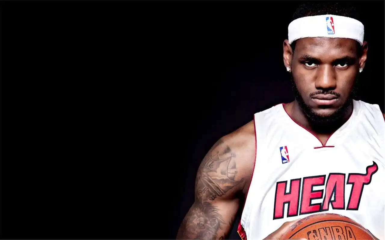 nba篮球明星詹姆斯帅气写真桌面壁纸高清 第二辑