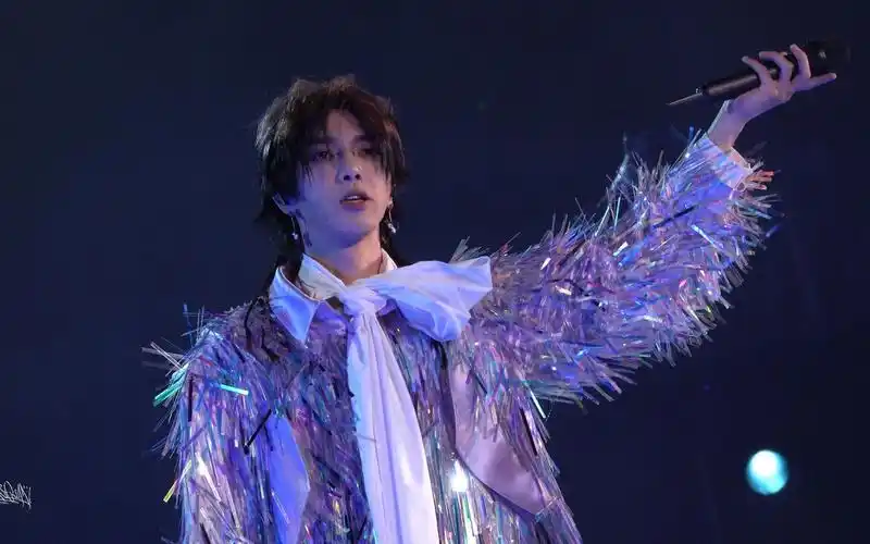 华晨宇|20230501火星演唱会成都场《好想我回来啊》 《好想爱这个世界