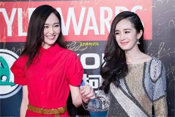 看看杨幂刘诗诗唐嫣就知道了            接着,刘诗诗击败杨幂成为