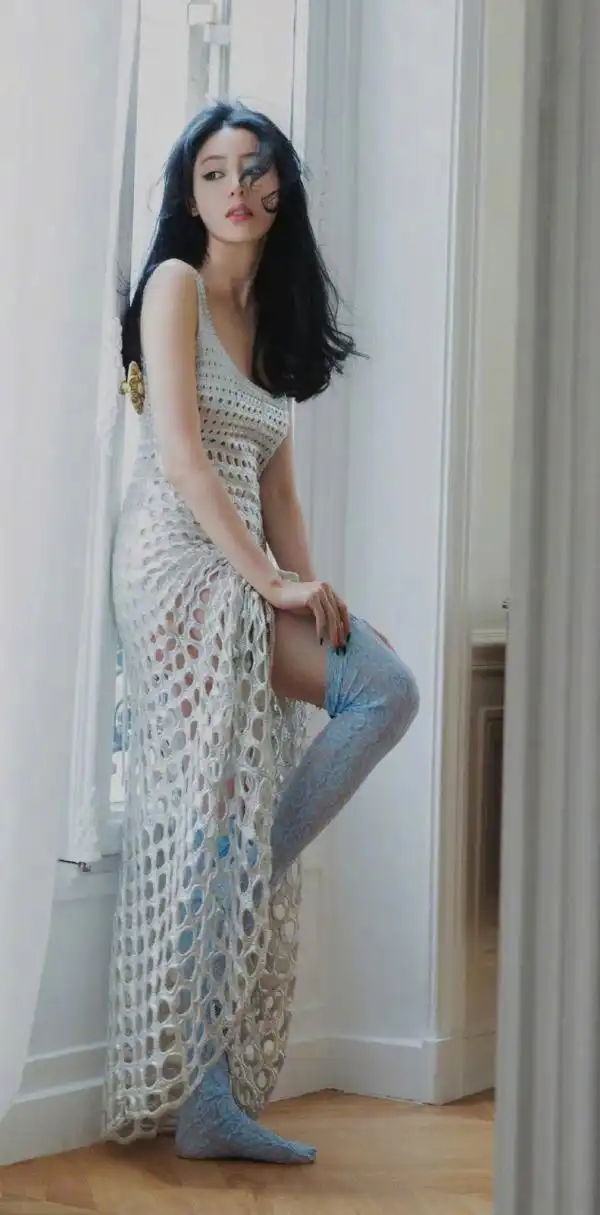 张天爱# 时尚芭莎写真大片,高贵优雅的气质,婀娜多姿的曼妙身材,性感