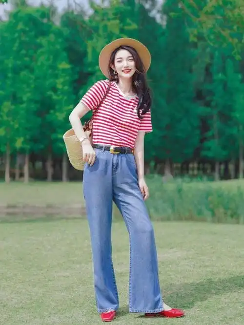 牛仔裤搭配这4种上衣,夏天穿太好看了!