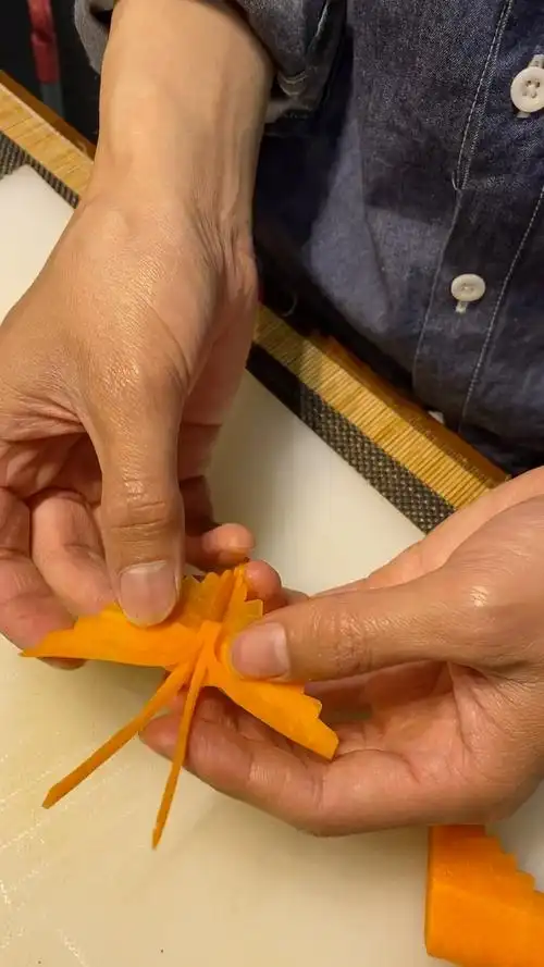 我要上热门#教你红萝卜切蝴蝶,特别好看