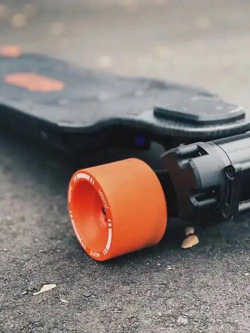 街轮形态的飓风刚柔并济meepo电动滑板