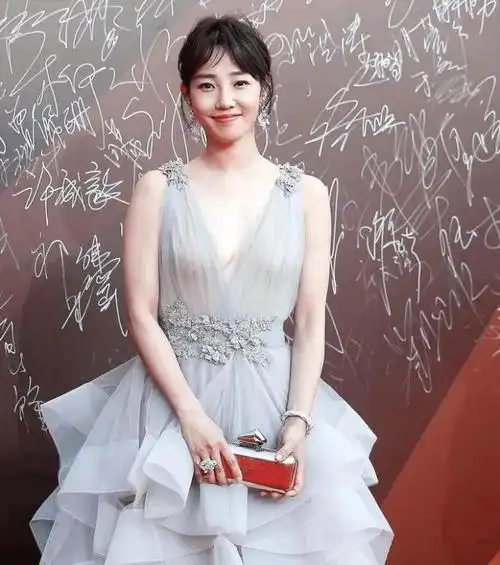 白百何一指禅高清图片白百何前有一指禅