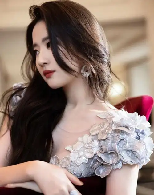 事实证明,36岁无人敢娶的刘亦菲,已经成为了人生赢家