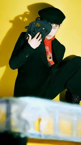 易烊千玺个性养眼写真,潮流感爆棚