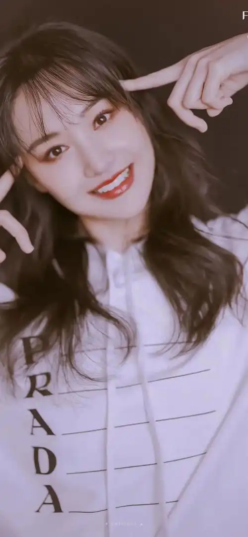 明星头像壁纸:郑爽高清照片