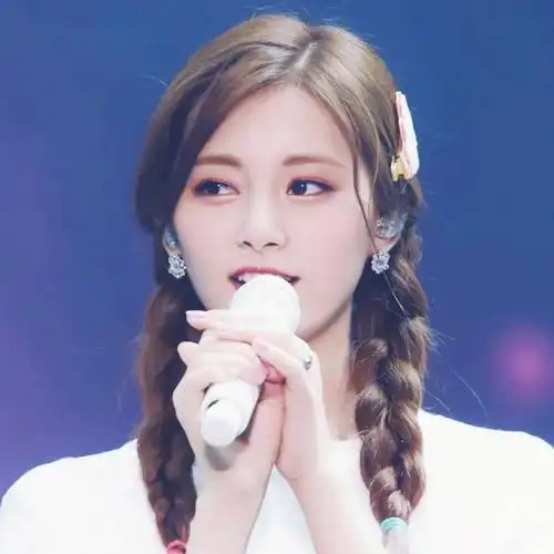 微信头像周子瑜