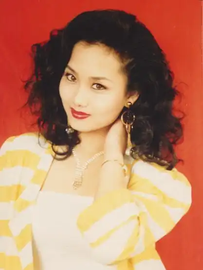 她长相惊艳成挂历女郎,出道28年0绯闻,54岁的她依旧美丽动人