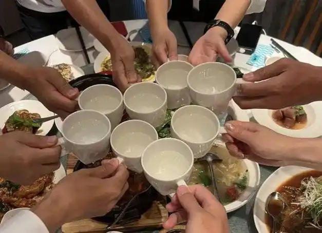 喝酒总是第一个趴下牢记老手都用的这2招桌上难逢敌手