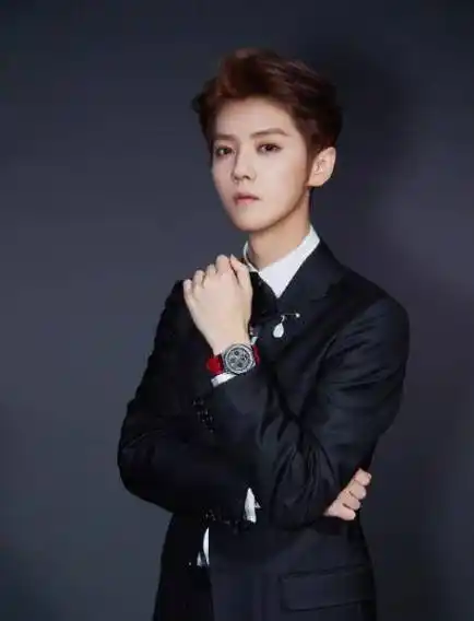 有种成熟叫鹿晗谈恋爱,换"直男刘海"发型后,越来越有男人味