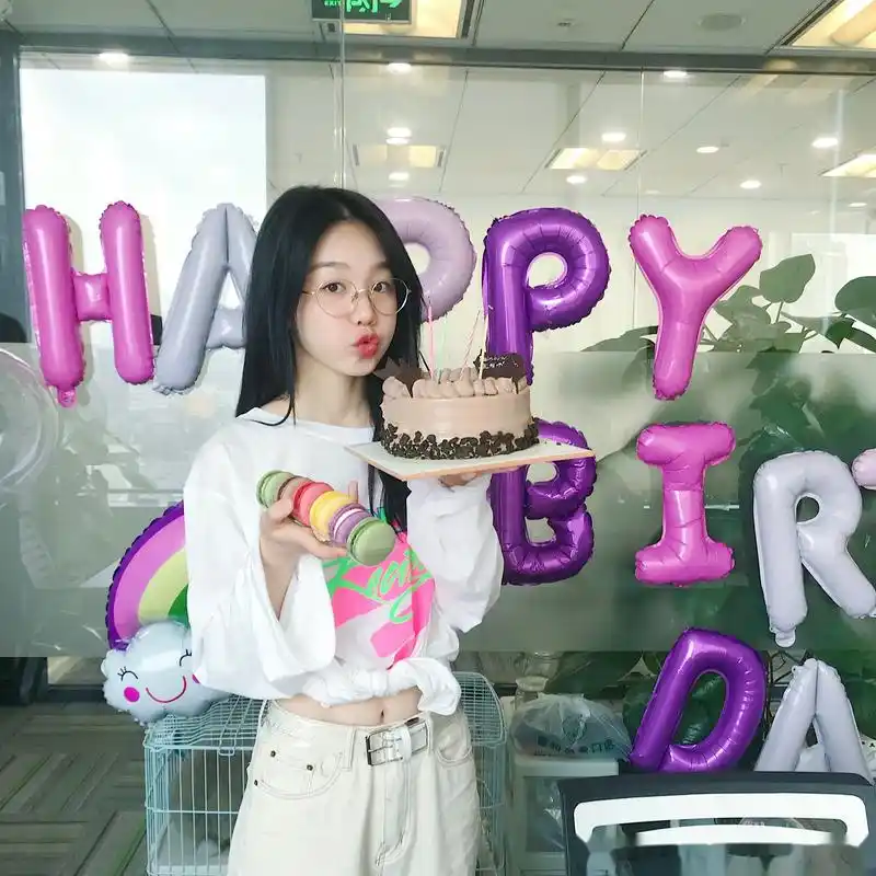 今天我生日 愿望替你们许了啊～～ 或者