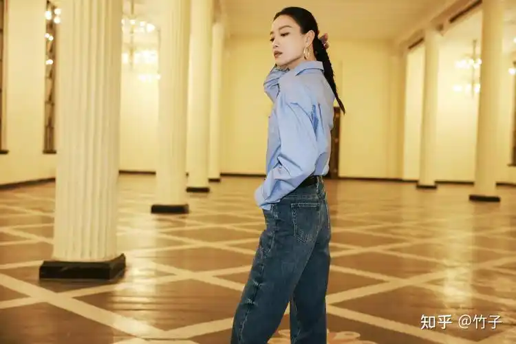 倪妮最新穿搭基础单品也可以这么有型又盐又甜又酷又飒好美