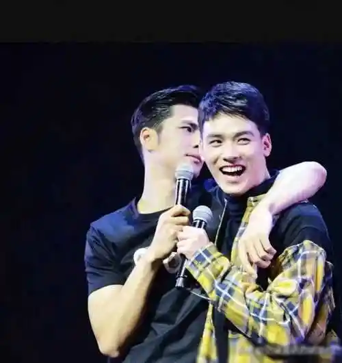 原创盛势中魅力四溢的男主角徐峰散发着迷人的男人气息