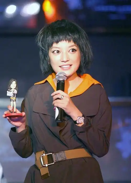 赵薇的短发造型一般人别学了看着没气质还有点接地气