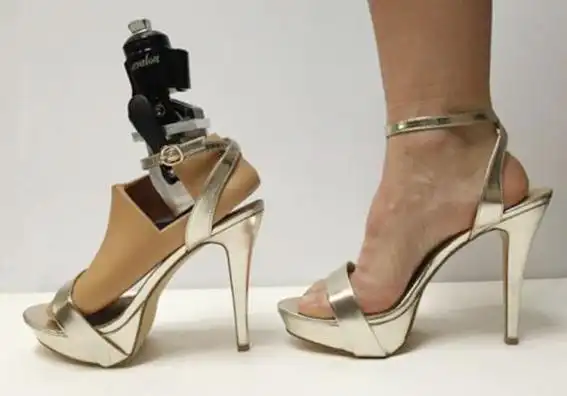 下肢假肢装饰套的保养与维护