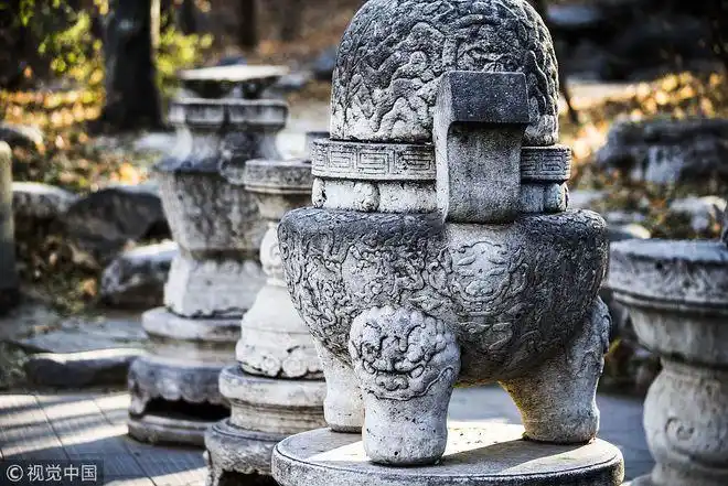 圆明园古石雕在北大闲晒太阳憨态可掬