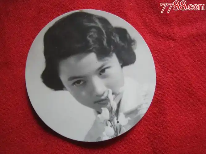 六七十年代老照片:清纯的短发美女圆形