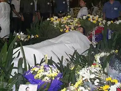 今天,著名表演艺术家赵丽蓉的追悼会在北京八宝山革命公墓举行.