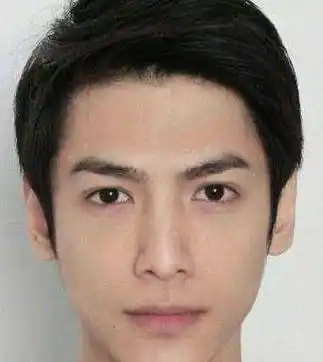 罗云熙十年前素颜照曝光,浓眉大眼帅气依旧,网友感慨:变化真大_什么