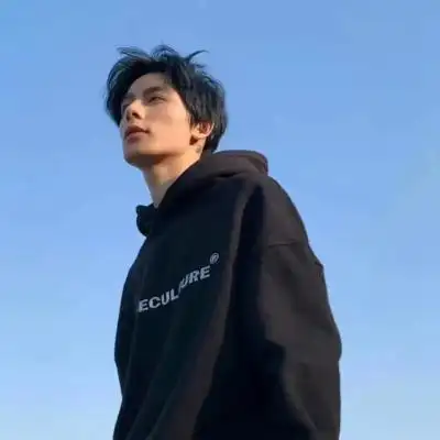 慵懒少年感阳光男神男生头像 学院运动风日常生活男生微信头像