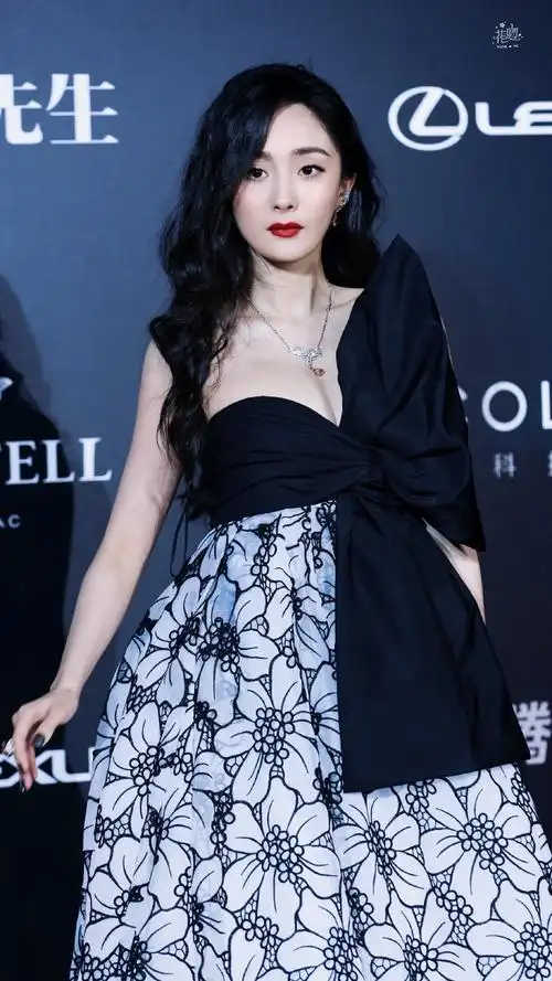 杨幂蝴蝶结好大