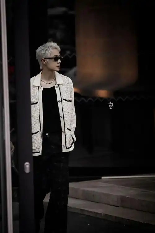 王一博g社生图#你知道吗,作为香奈儿全球品牌形象大使的王一博穿的是