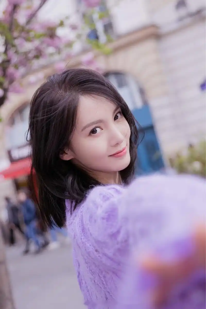 曾在世界各地留下翩翩舞姿的是花样旅途中的晨小妞,认真刻苦塑造了